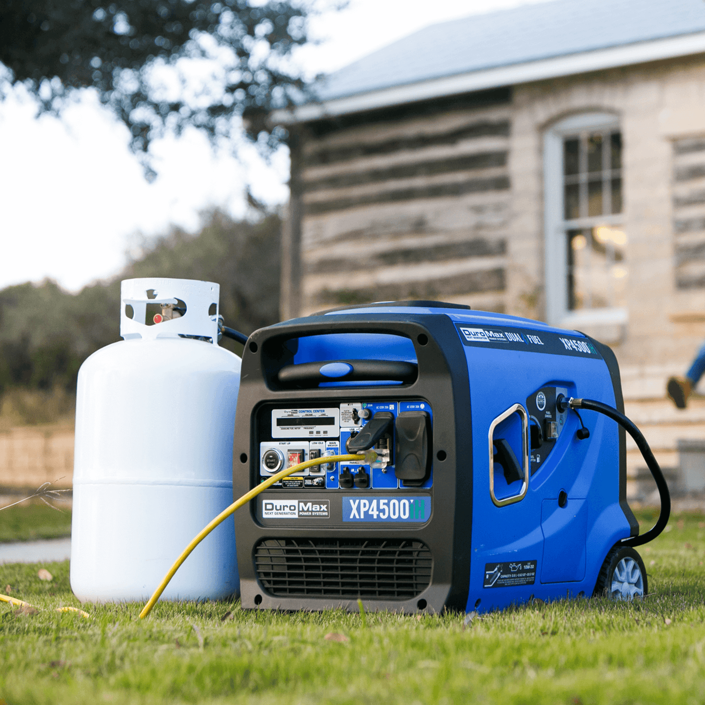 DuroMax 4,500 Watt Portable Dual Fuel Inverter Generator w/ CO Alert - XP4500iH - Engines & Co.