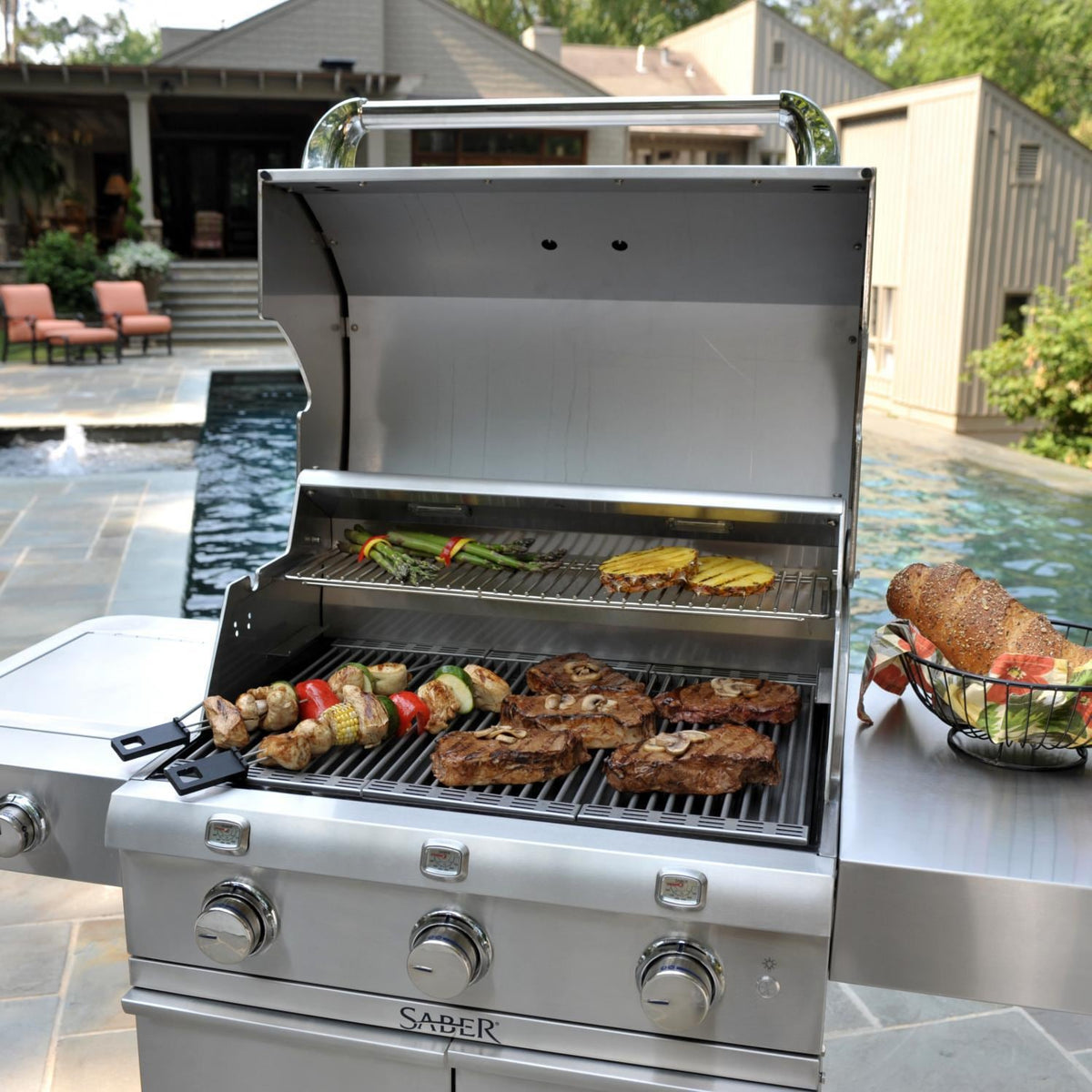 Saber Grills: 500 Series 3-Burner Cart Grill (LP) - R50CC0617