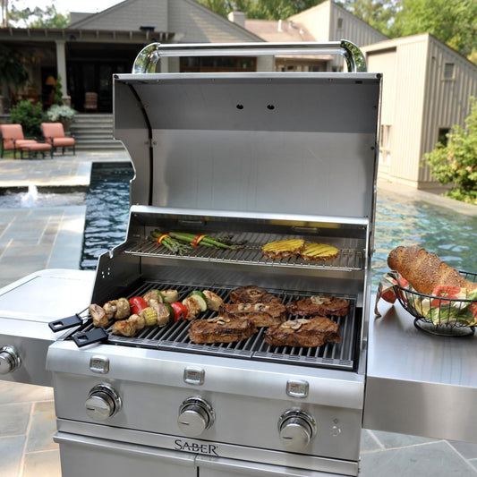 Saber Grills: 500 Series 3-Burner Cart Grill (LP) - R50CC0617