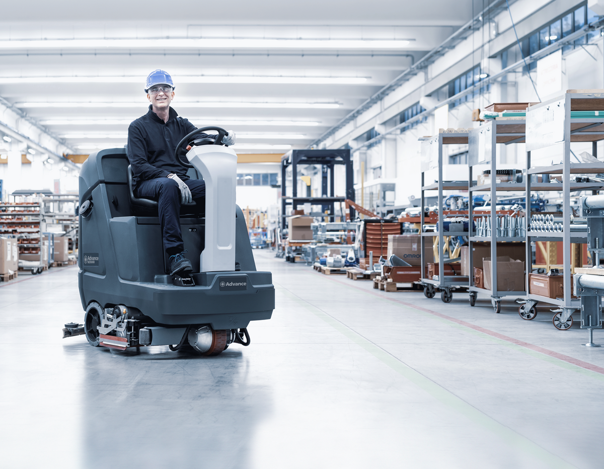 Advance Demo Unit Advance SC5000 | Ride On Floor Sweeper Scrubber | 32" | 37 Gallon | Cylindrical | Battery | 120 Hours