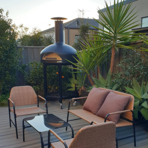 Black_Giotto_with_Hexa_Stand_backyard