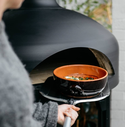 Dish_entering_Giotto_pizza_oven