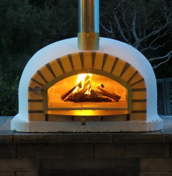 PIZZAIOLIPIZZA_close_up_with_flame