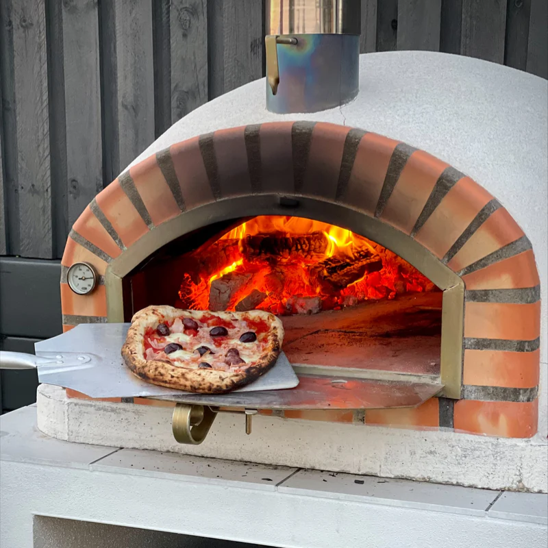 PIZZAIOLI_PIZZA__close_up_with_flame_and_Pizza