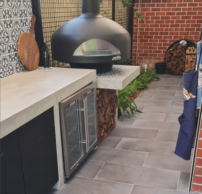 Polito_Giotto_pizza_oven_Black_closed_door_outdoor_kitchen