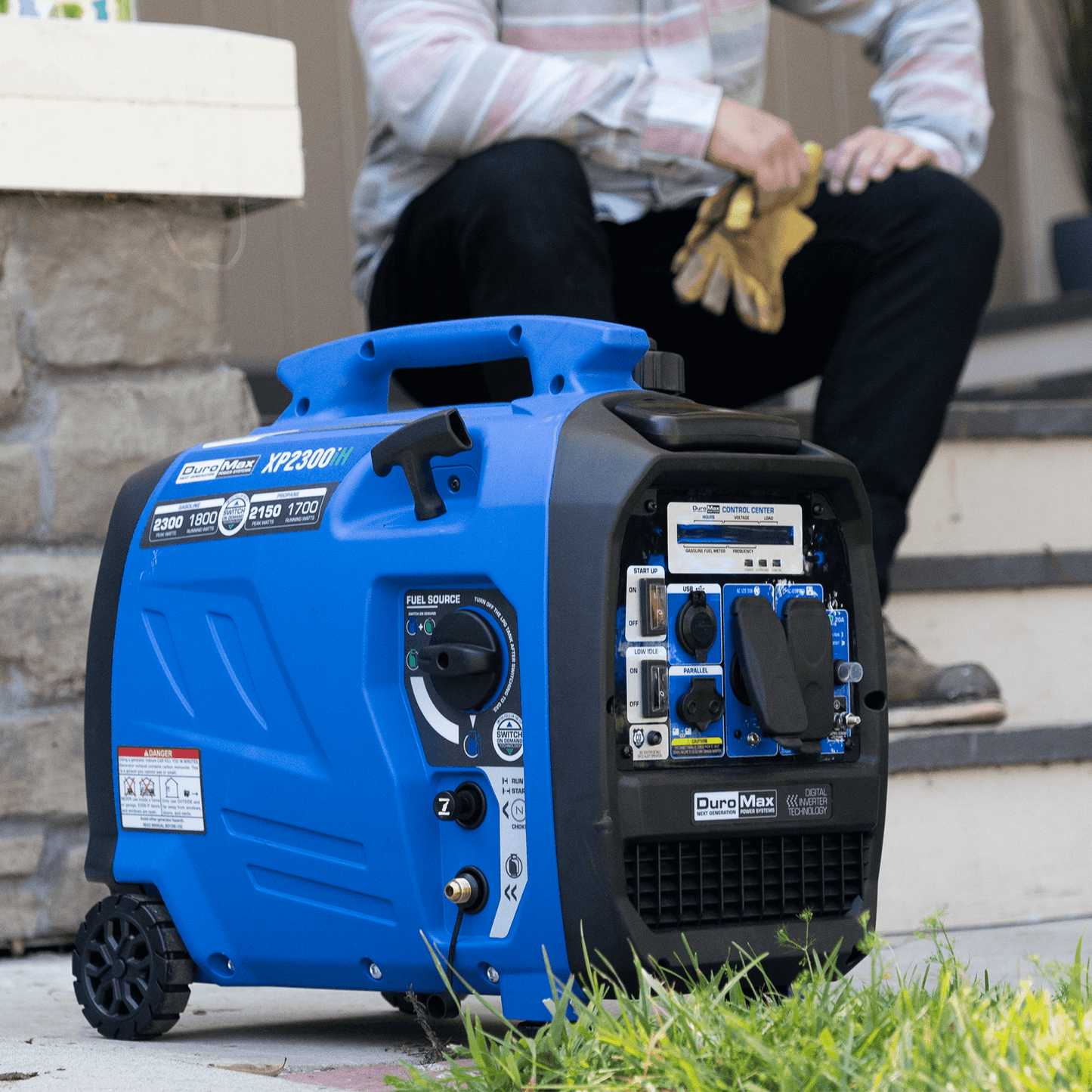 DuroMax 2,300 Watt Portable Dual Fuel Inverter Generator w/ CO Alert - XP2300iH - Engines & Co.