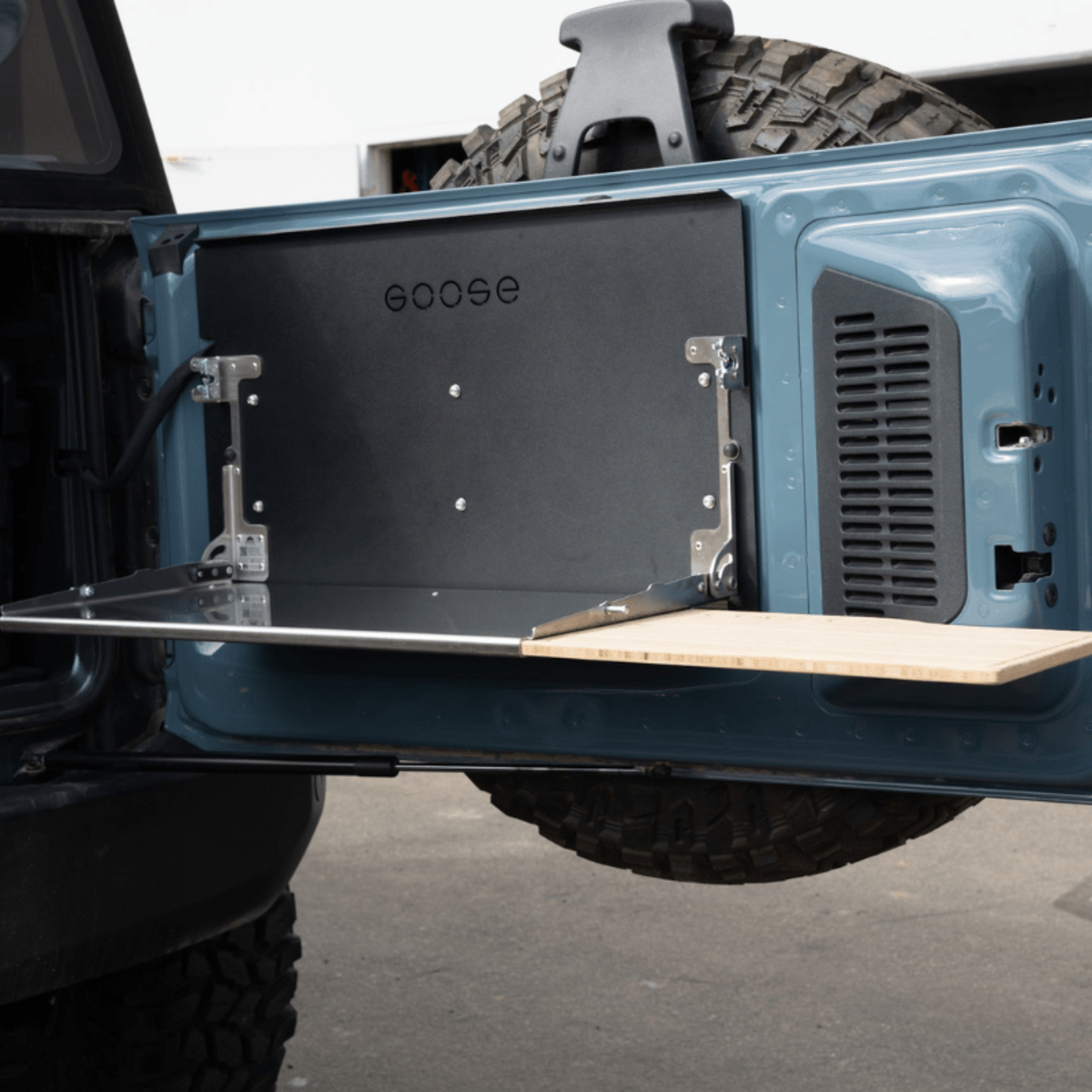 GOOSE GEAR Ford Bronco 2021-Present 6th Gen. - Tailgate Table - 3095-GGR-SH
