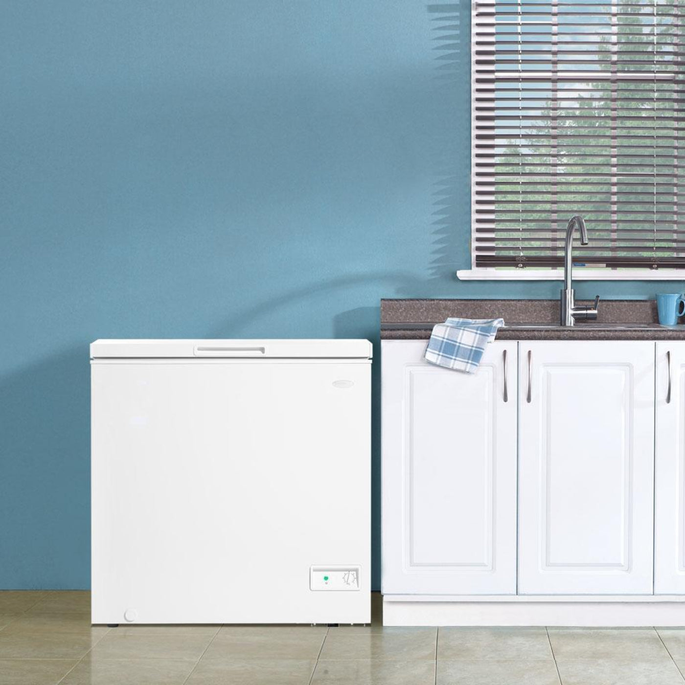 DANBY Danby 7.0 cu. ft. Square Model Chest Freezer in White - DCF070A6WM