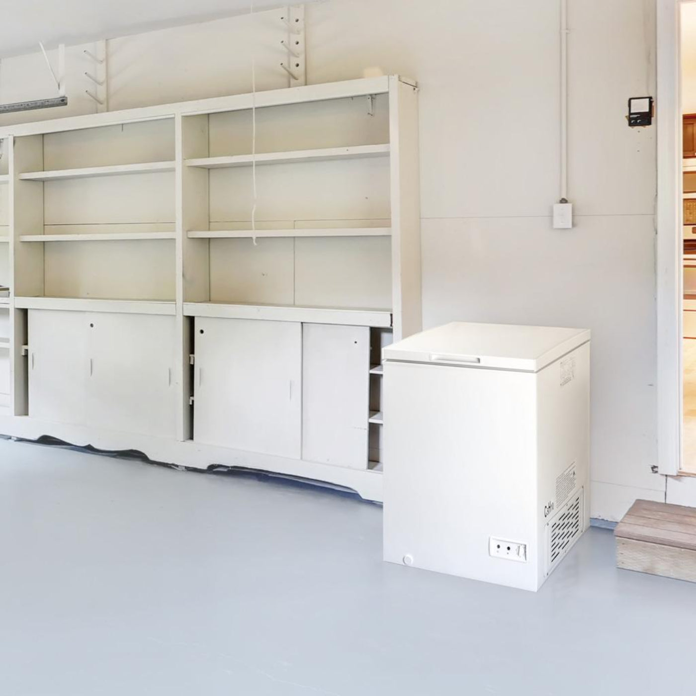 DANBY 5.0 cu. ft. Square Model Chest Freezer in White - DCF050A5WDB