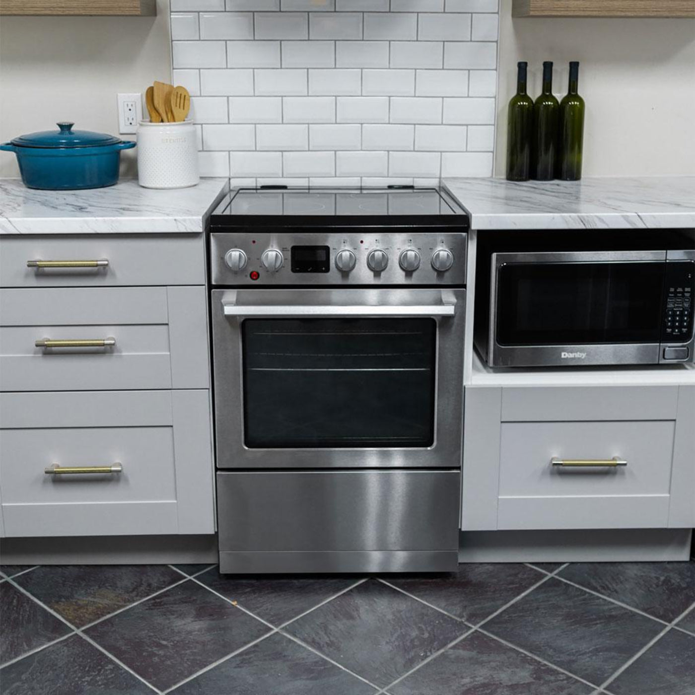 DANBY Danby 24-in TruAirFry Smooth top Slide-in Electric Range in Stainless Steel - DRCA240BSS